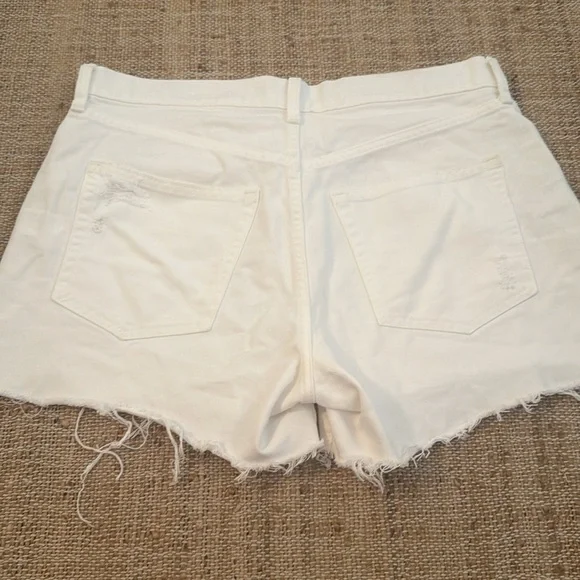 Gap White Low Rise Stride Denim Jean Shorts Cutoff Distressing size 10 / 30 - Picture 6 of 6